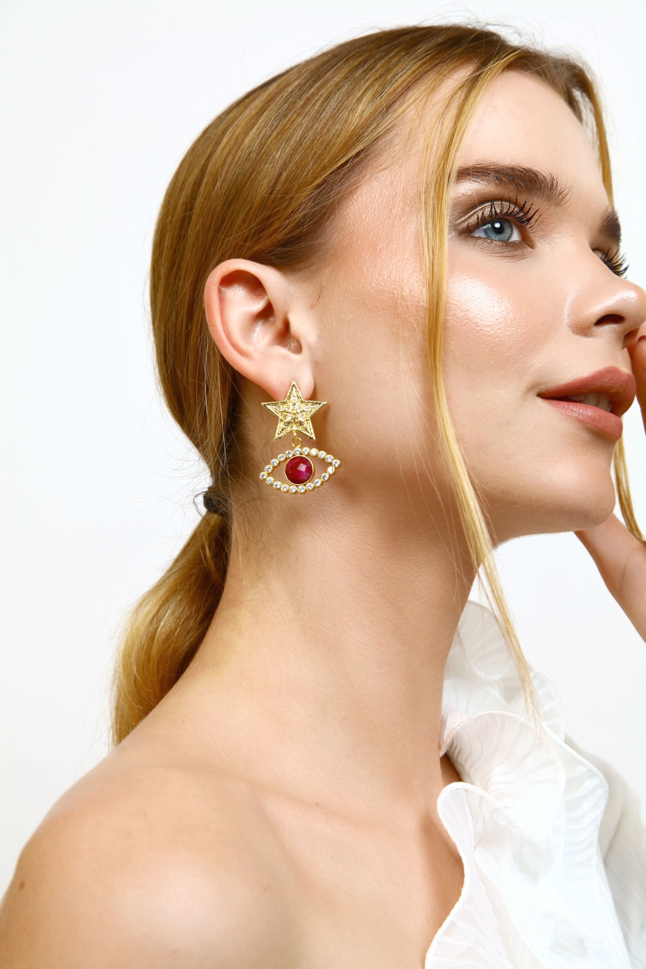 DARK RED SPARKLE EYES