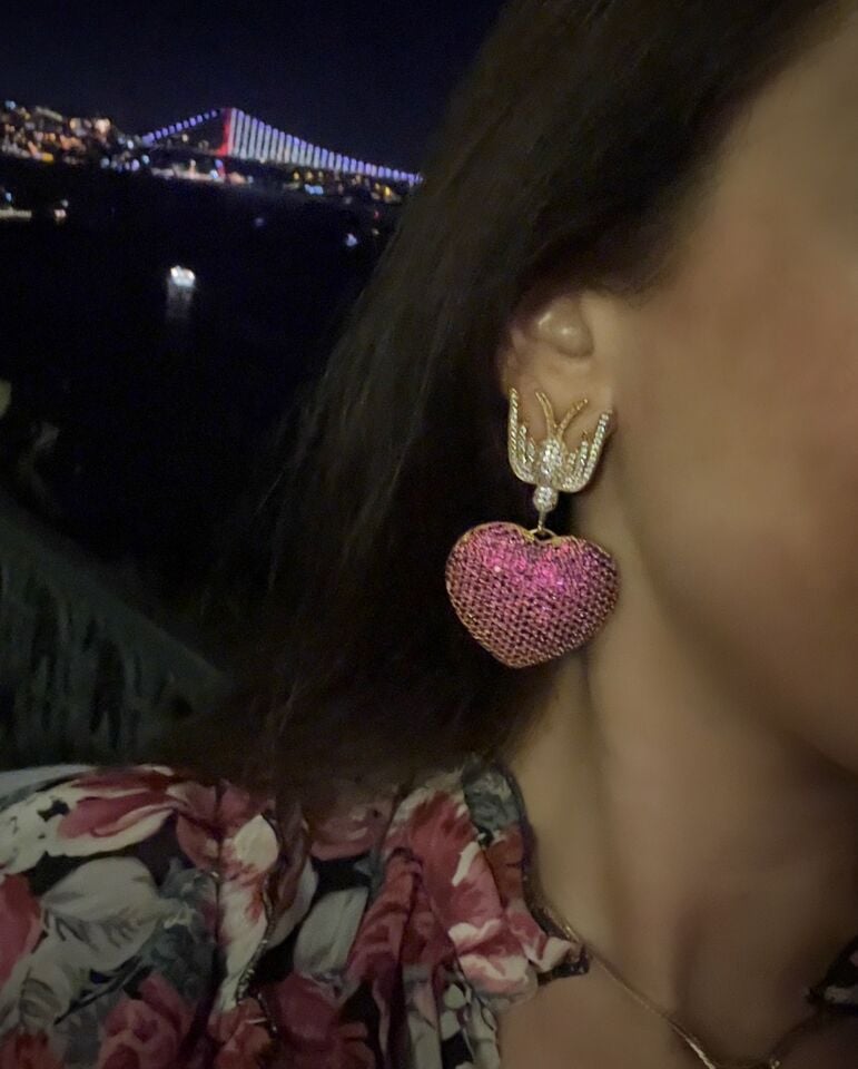 PINK SWALLOW LOVE